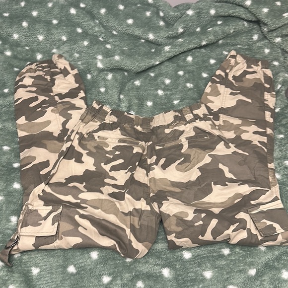 🌷2/30🌷Garage Samll Camo Cargo Pants - Picture 3 of 4